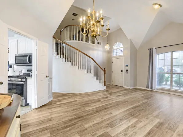 5016 Coral Creek Dr, Fort Worth, TX 76135