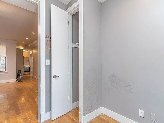 4th image of 17-12 Linden St #2L