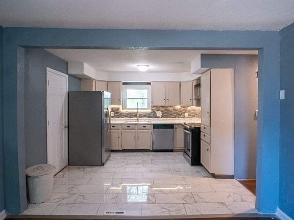 5th image of 4007 Hardesty Ave