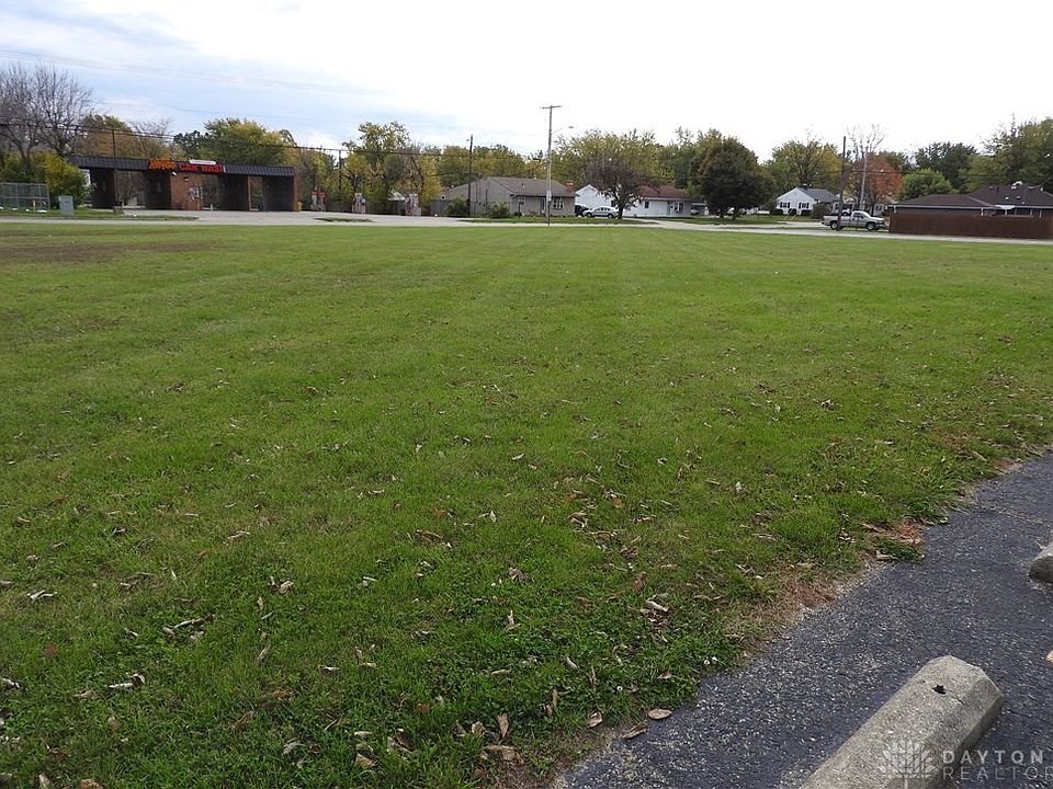 2nd image of 626 W National Rd