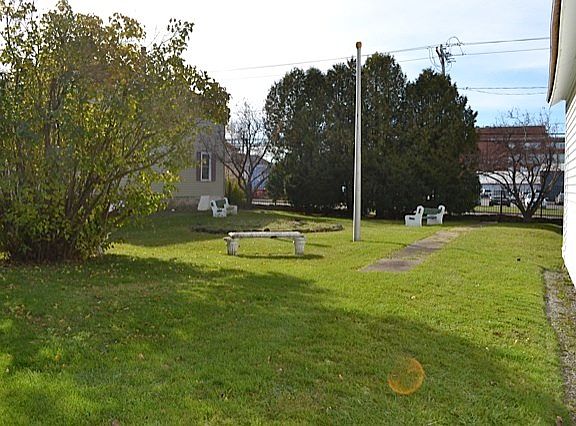 4th image of 200 New York Ave