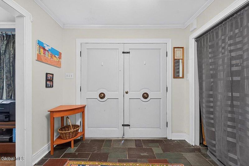 3rd image of 845 Northumberland Drive