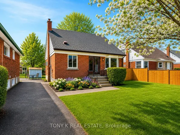 23 Scotswood Rd, Toronto, ON M1R 3N3