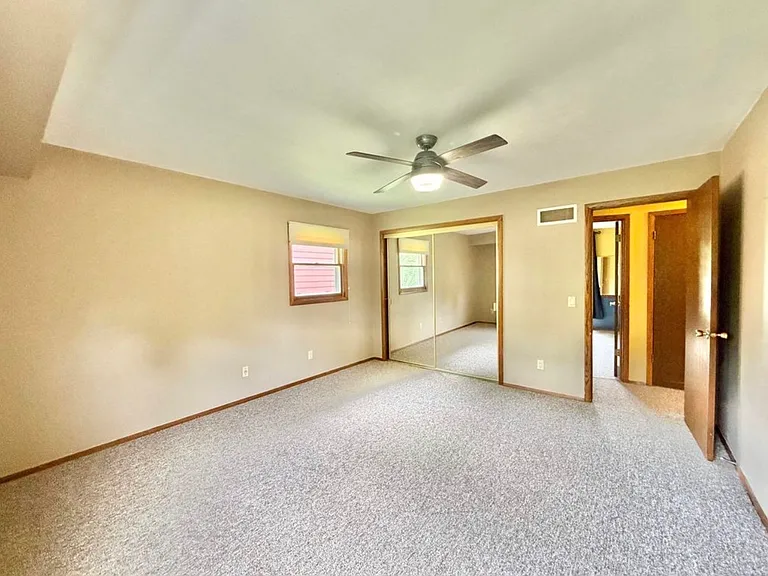 928 Columbia Dr — Photo 3