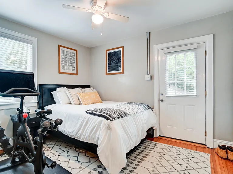 2215 Scott Ave — Photo 24