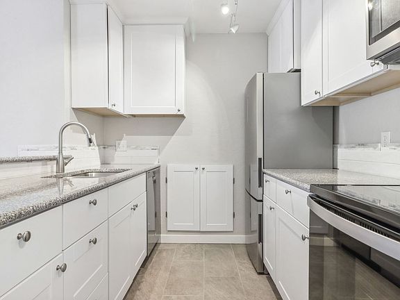4th image of 1180 S Monaco Pkwy APT 9