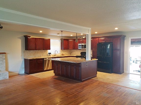 5th image of 1596 Amapola Street