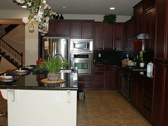5th image of 936 N Campania Ct