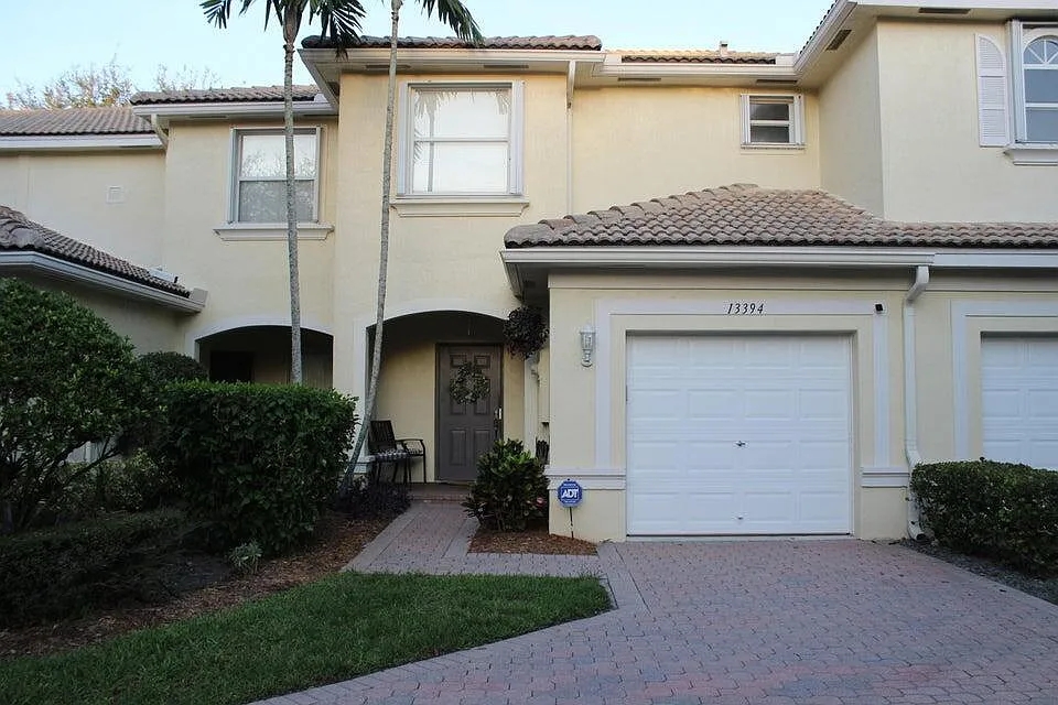 2 bed, 2.5 bath, 1568 sqft, $4,800 — Photo 1
