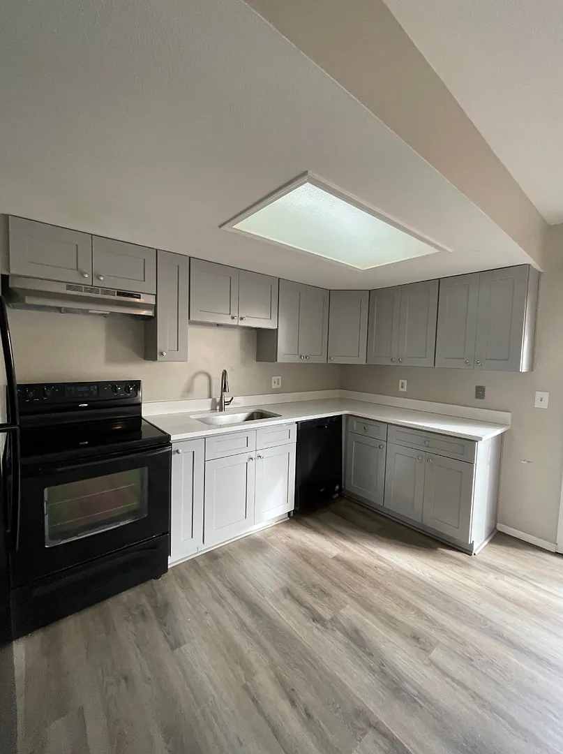 Highline Village Townhomes — Photo 3