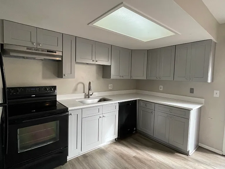 Highline Village Townhomes — Photo 3