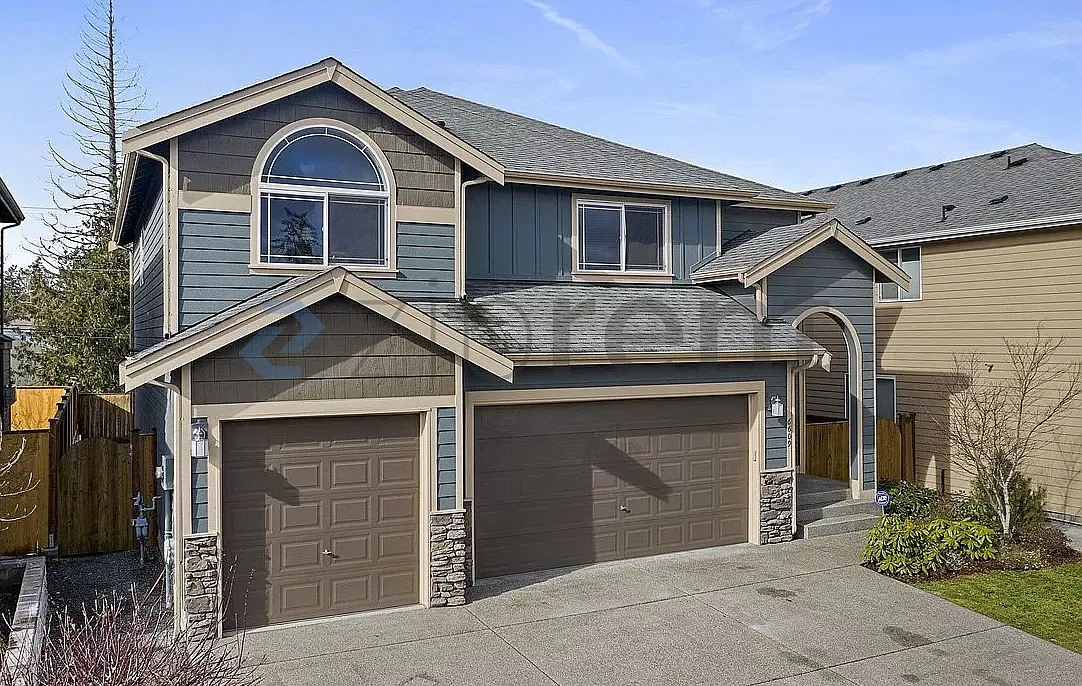4 bed, 2303 sqft, $3,195 — Photo 2