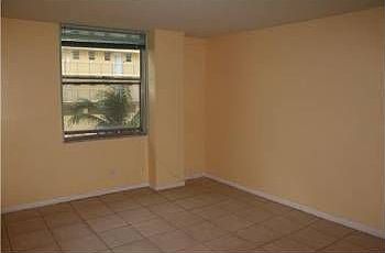 4th image of 2935 NE 163rd St APT 3R