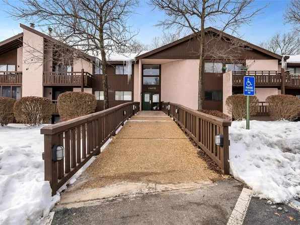 1410 Heritage Lndg APT 301, Saint Charles, MO 63303