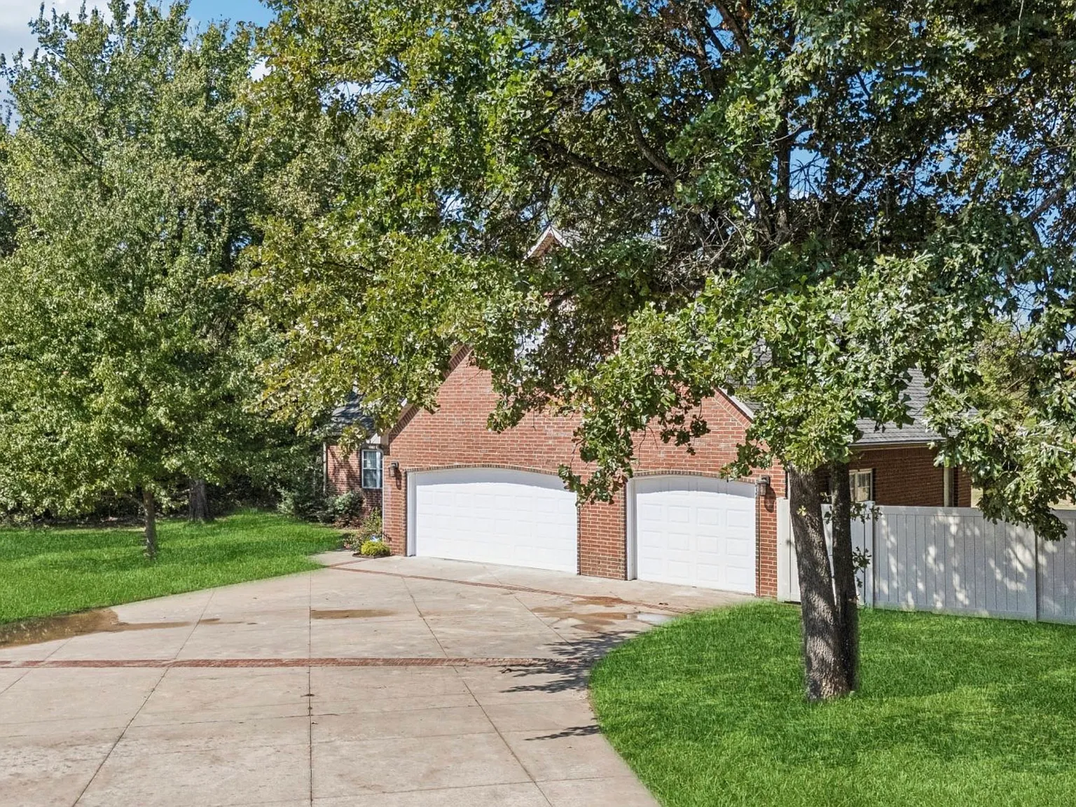 4 bed, 4970 sqft, $3,900 — Photo 3