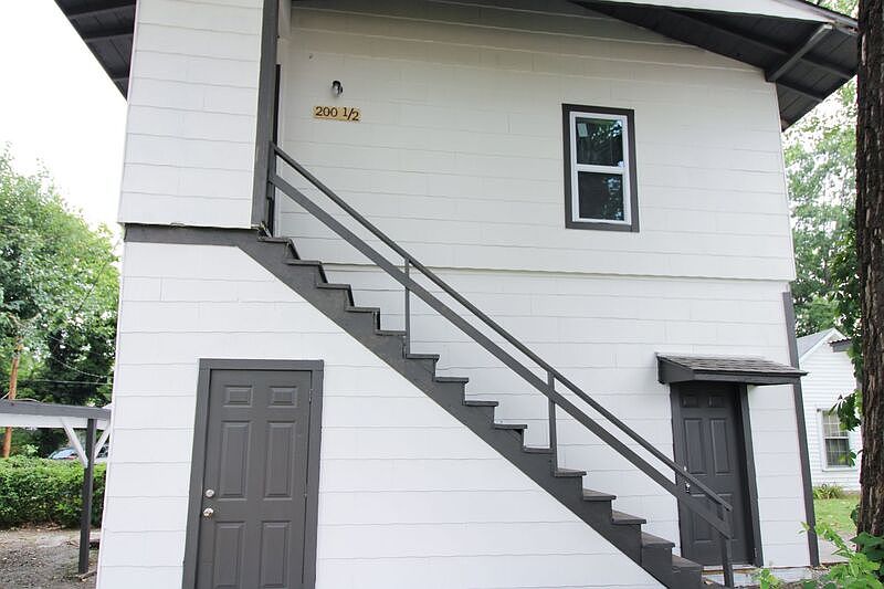 1st image of 200 E 6th St Unit G