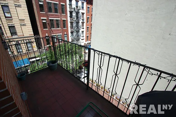 Rented by REAL New York | media 23