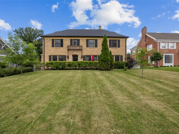 2144 Grande Ave SE, Cedar Rapids, IA 52403