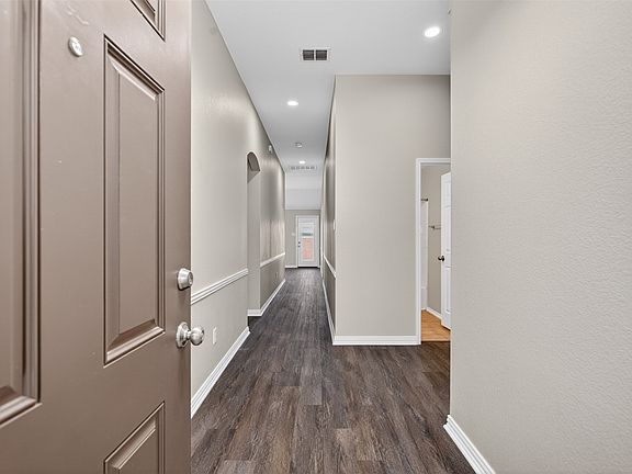 5th image of 921 Bowie Dr
