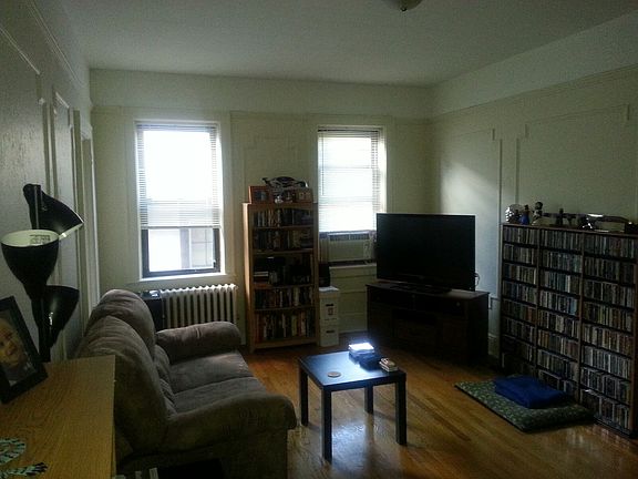 3rd image of 407 Woodstock Ave APT 3A