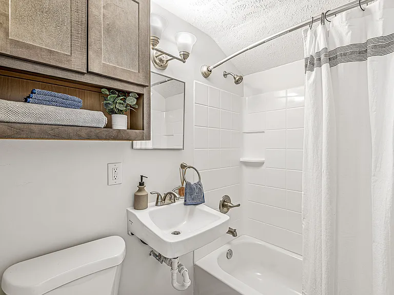 The Row Apartments — Photo 15