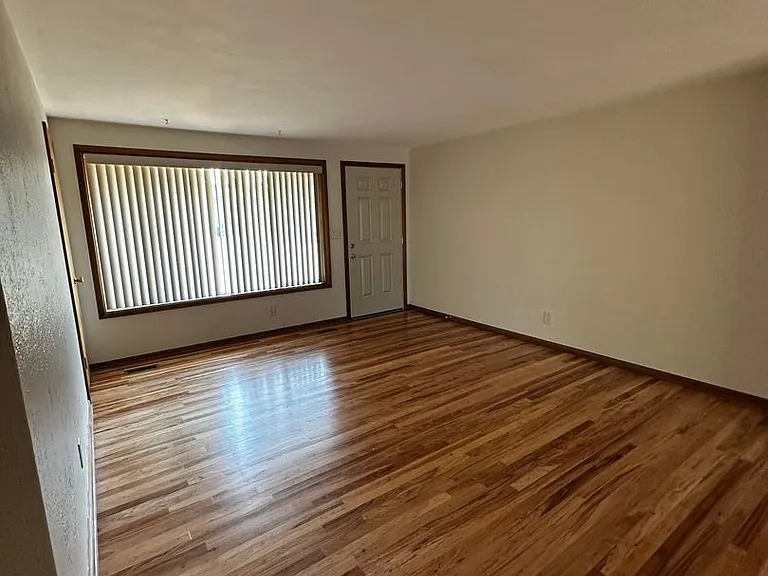 435 SE Atwood Ave — Photo 2