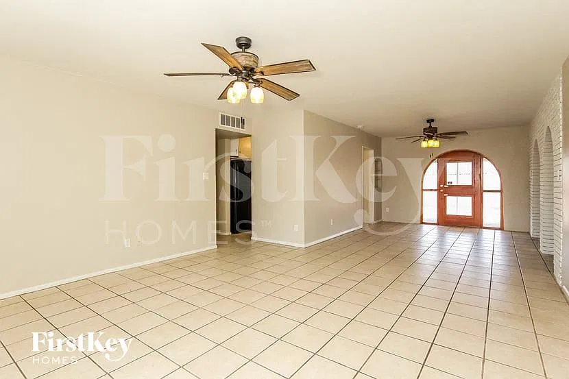 4 bed, 2.0 bath, 1678 sqft, $2,890 — Photo 3