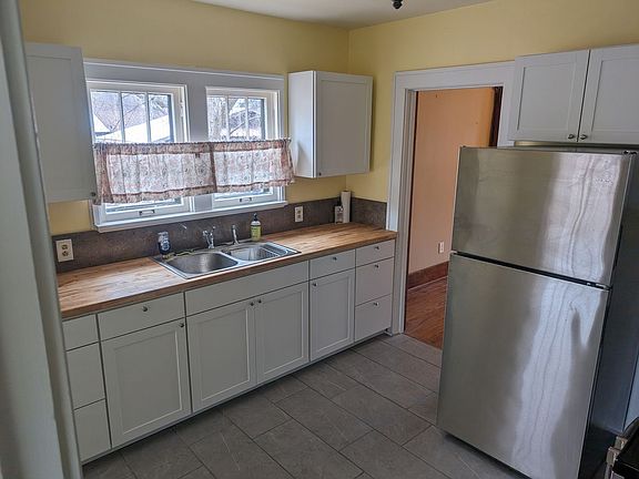 5th image of 1600 Dickens St