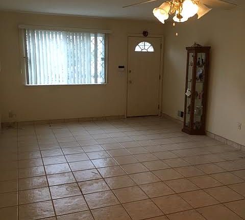 3rd image of 512 Medina St