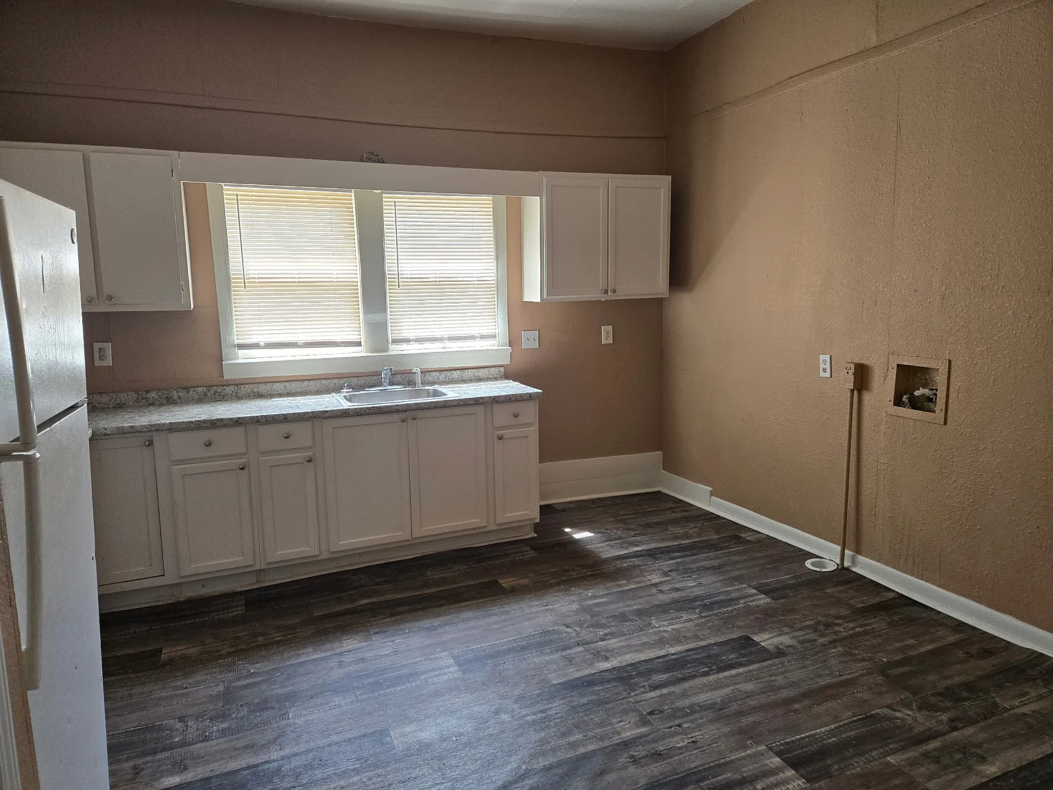 1512 Chandler - . — Photo 4