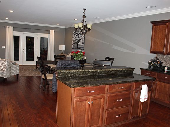 5th image of 250 Templeton Ln
