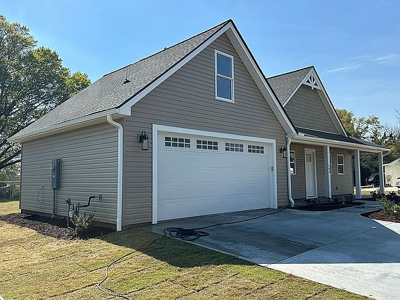 3rd image of 203 Delano Ave