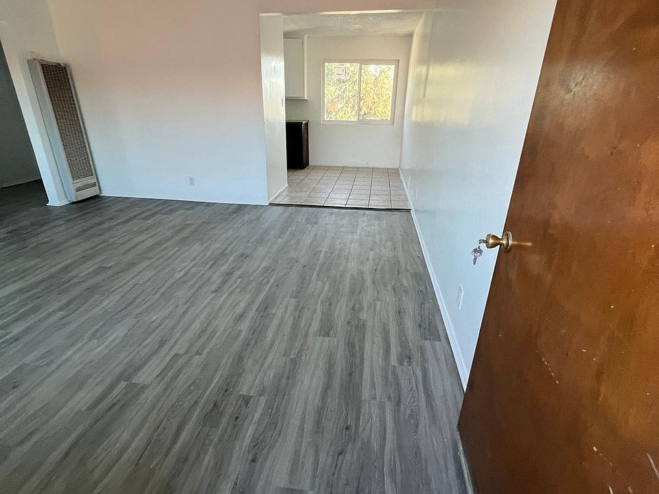 Entry to living room and kitchen