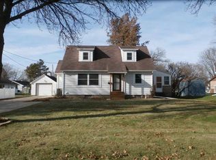 421 S Locust Ave, New Hampton, IA 50659