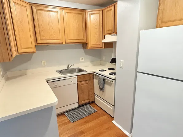 Varsity Management, 848 Tappan Ave APT 3, Ann Arbor, MI 48104