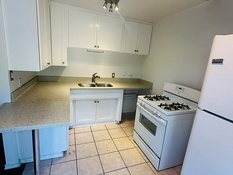 4766 - 4768 Long Branch Ave., San Diego, CA 92107 - 4768 — Photo 12