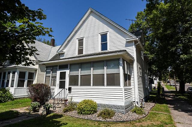 1st image of 921 Thomas Ave