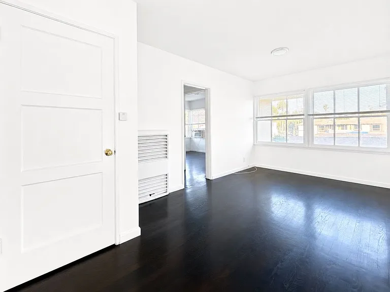 2106C Delaware Ave — Photo 4