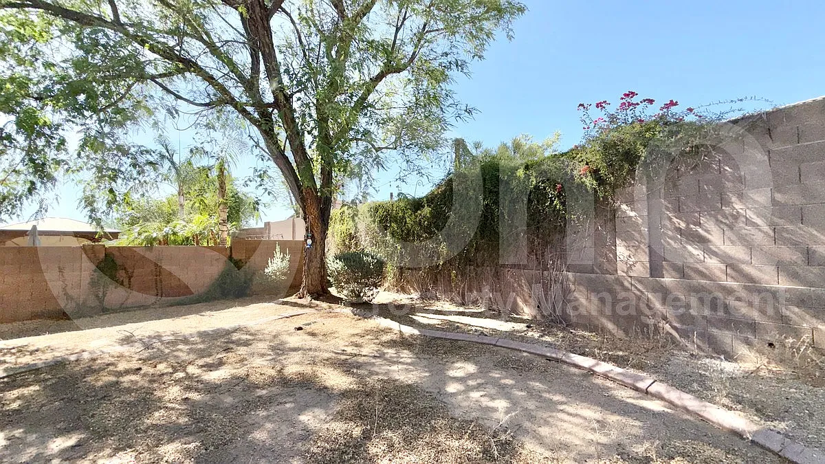 3 bed, 2.0 bath, 1504 sqft, $2,049 — Photo 3
