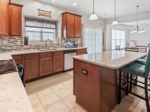 2nd image of 756 Maidencane Dr