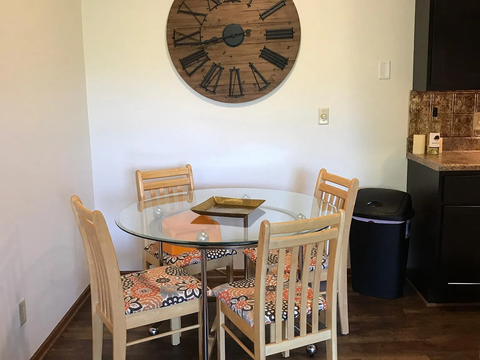 2 bed, 900 sqft, $1,095 — Photo 4