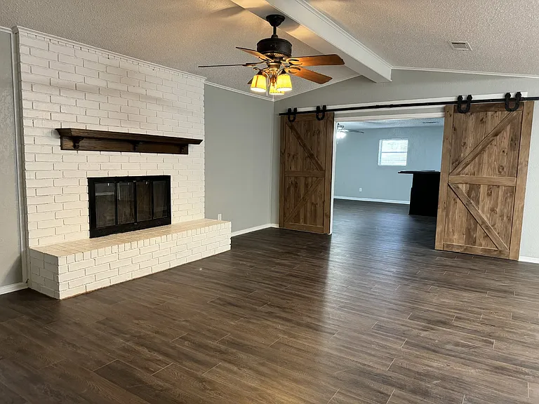 140 Towne West Dr — Photo 8