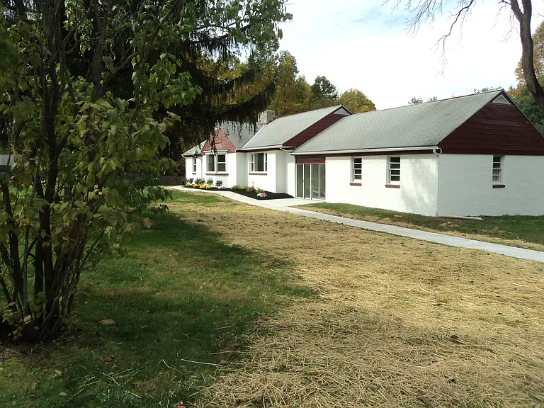 403 W Uwchlan Ave — Photo 4