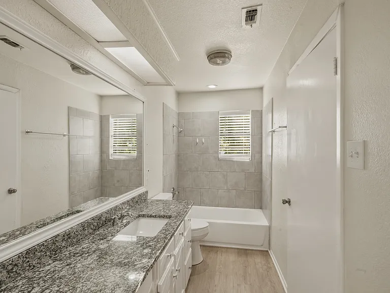 1622 Brown Trl — Photo 11
