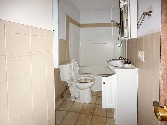 5th image of 411 N 5th St