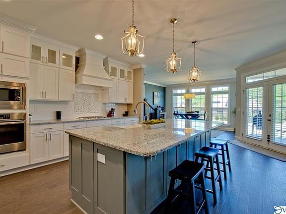 3rd image of 7 Sanders Hill Way SE
