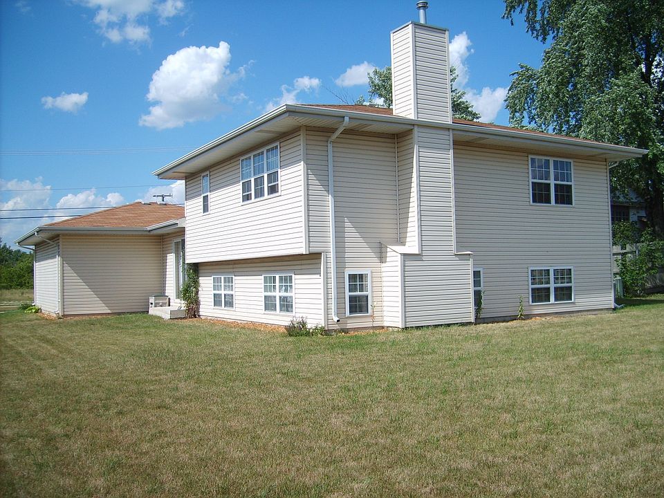 2nd image of 2822 223rd St