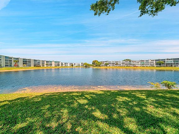 3rd image of 3027 Harwood Dr #3027-D