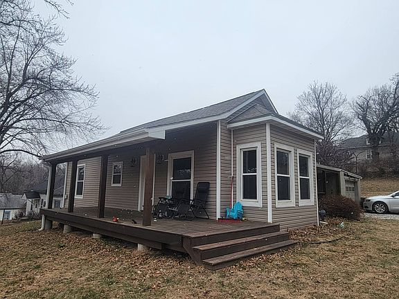 2nd image of 300 California St