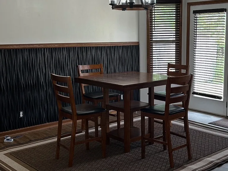 1400 Roundtable Dr — Photo 2